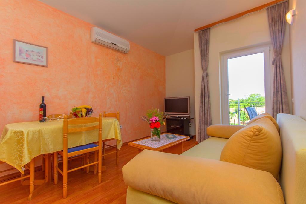 Apartments 4 Palme Funtana Bilik gambar